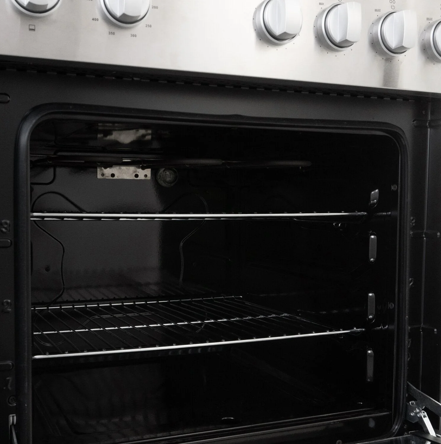 Danby 2.5 Cu. Ft. Freestanding Electric Range - DERM240BSSC - Image 4