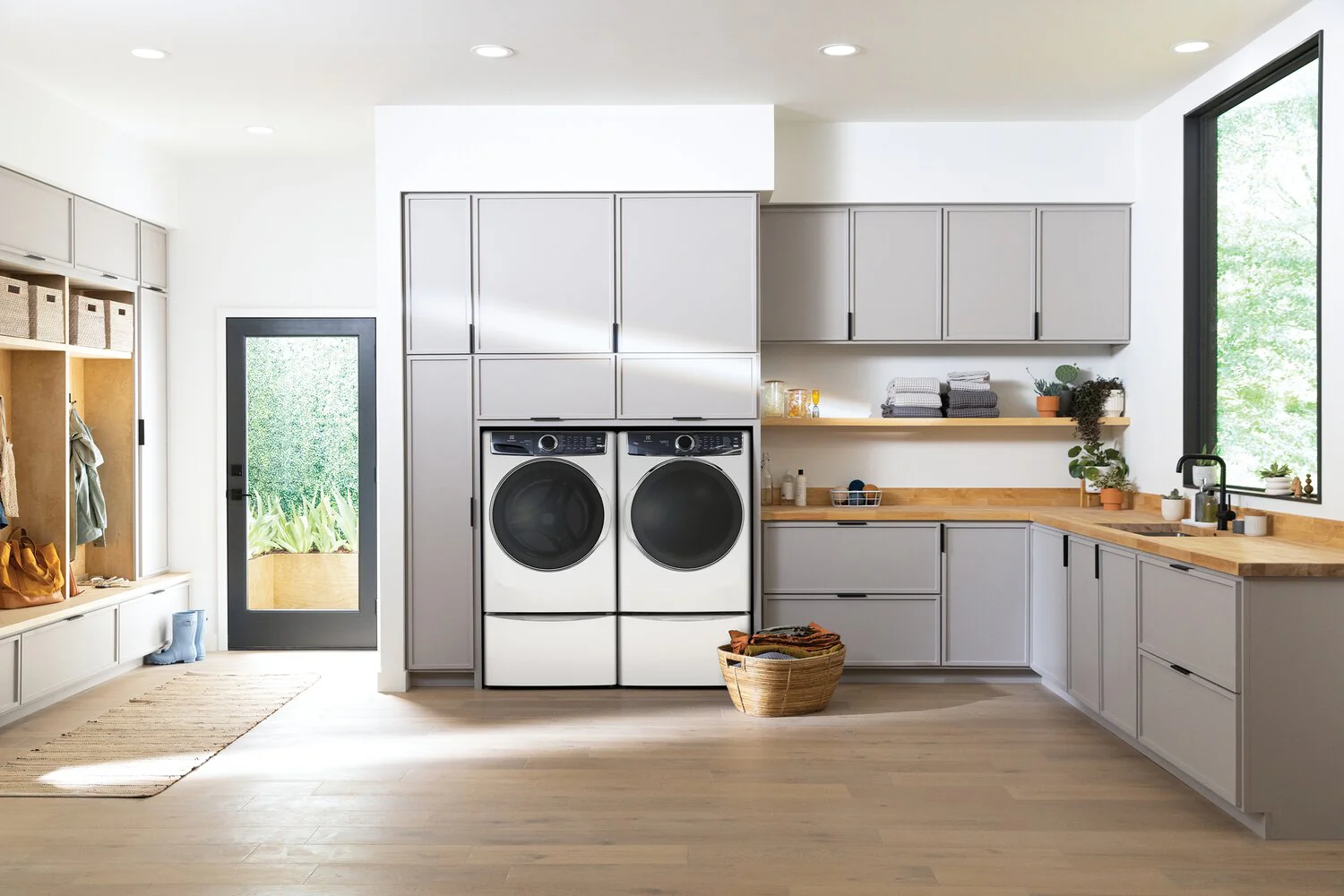 Electrolux 5.2 Cu. Ft. Front-Load Washer and 8 Cu. Ft. Electric Dryer - White - Image 3