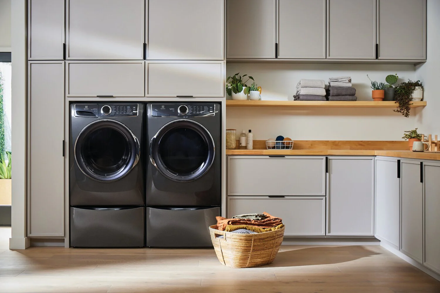 Electrolux 8 Cu. Ft. Gas Dryer - ELFG7637AT - Image 8