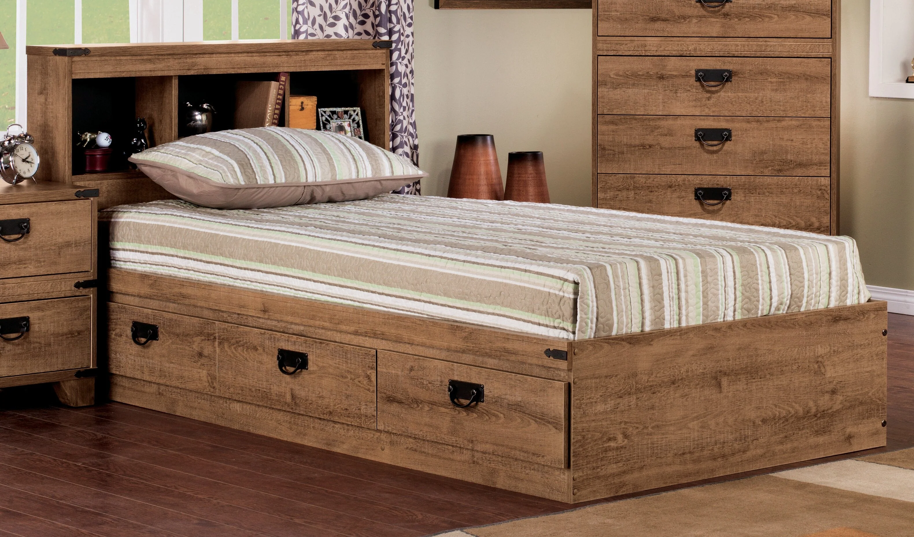 Fleetwood Full Storage Bed with Headboard - Image 3