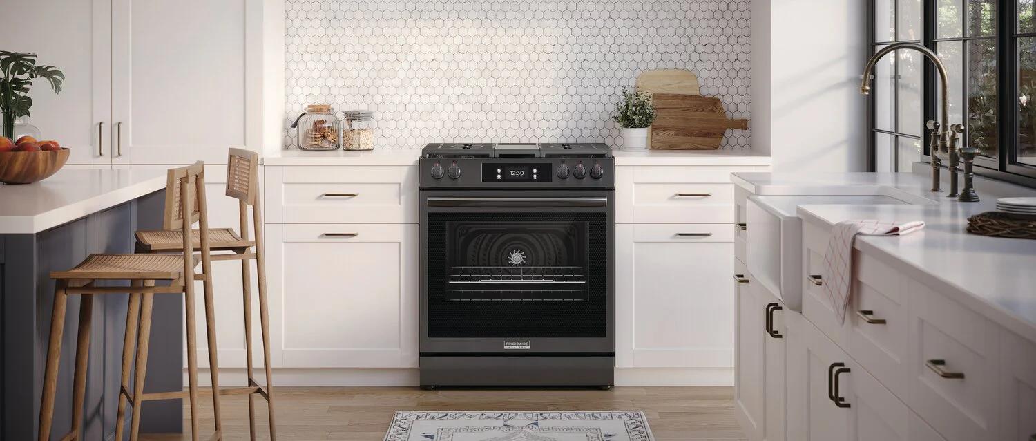 Frigidaire Gallery 6 Cu. Ft. Front-Control Gas Range with Total Convection - GCFG3060BD - Image 5