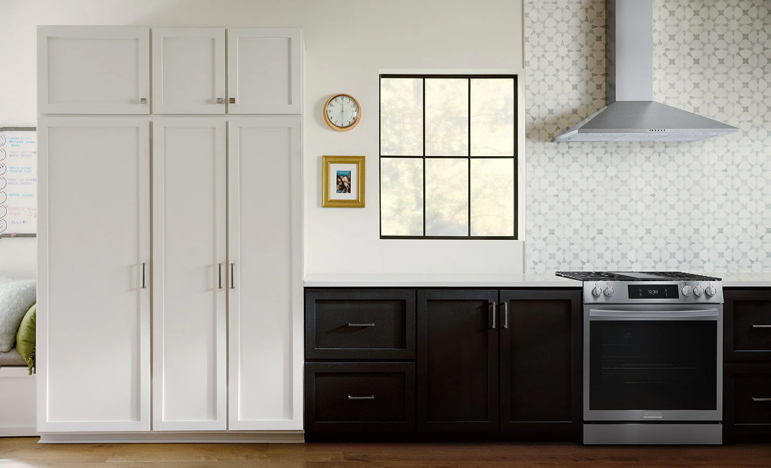 Frigidaire Gallery Stainless Steel 30" Front Control Gas Range with Total Convection (6.1 Cu. Ft) - GCFG3060BF - Image 8