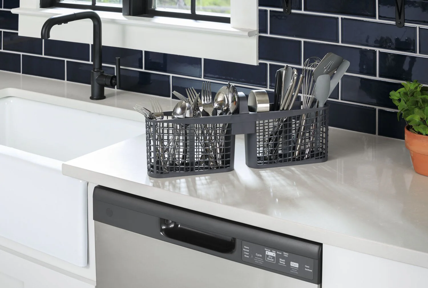 GE 24" Built-In Dishwasher with Front Controls - GDF510PSRSS - Image 6