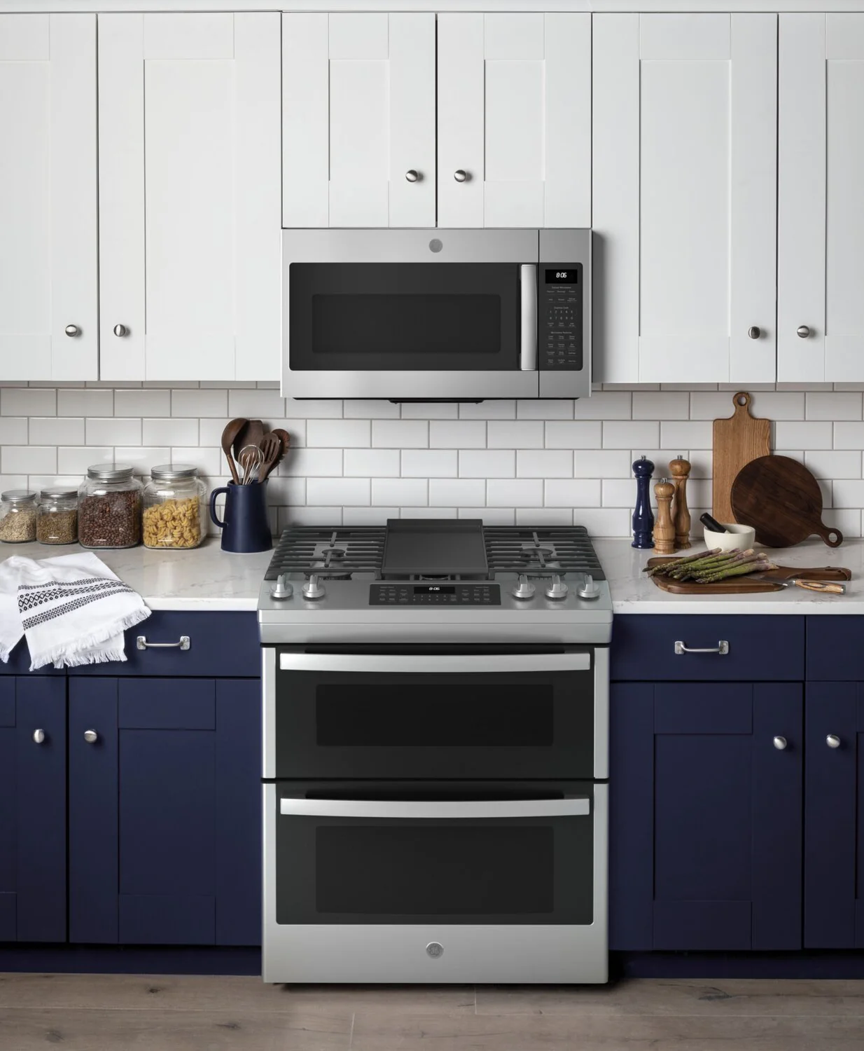 GE 6.7 Cu. Ft. Double-Oven Freestanding Gas Range - JCGSS86SPSS - Image 5