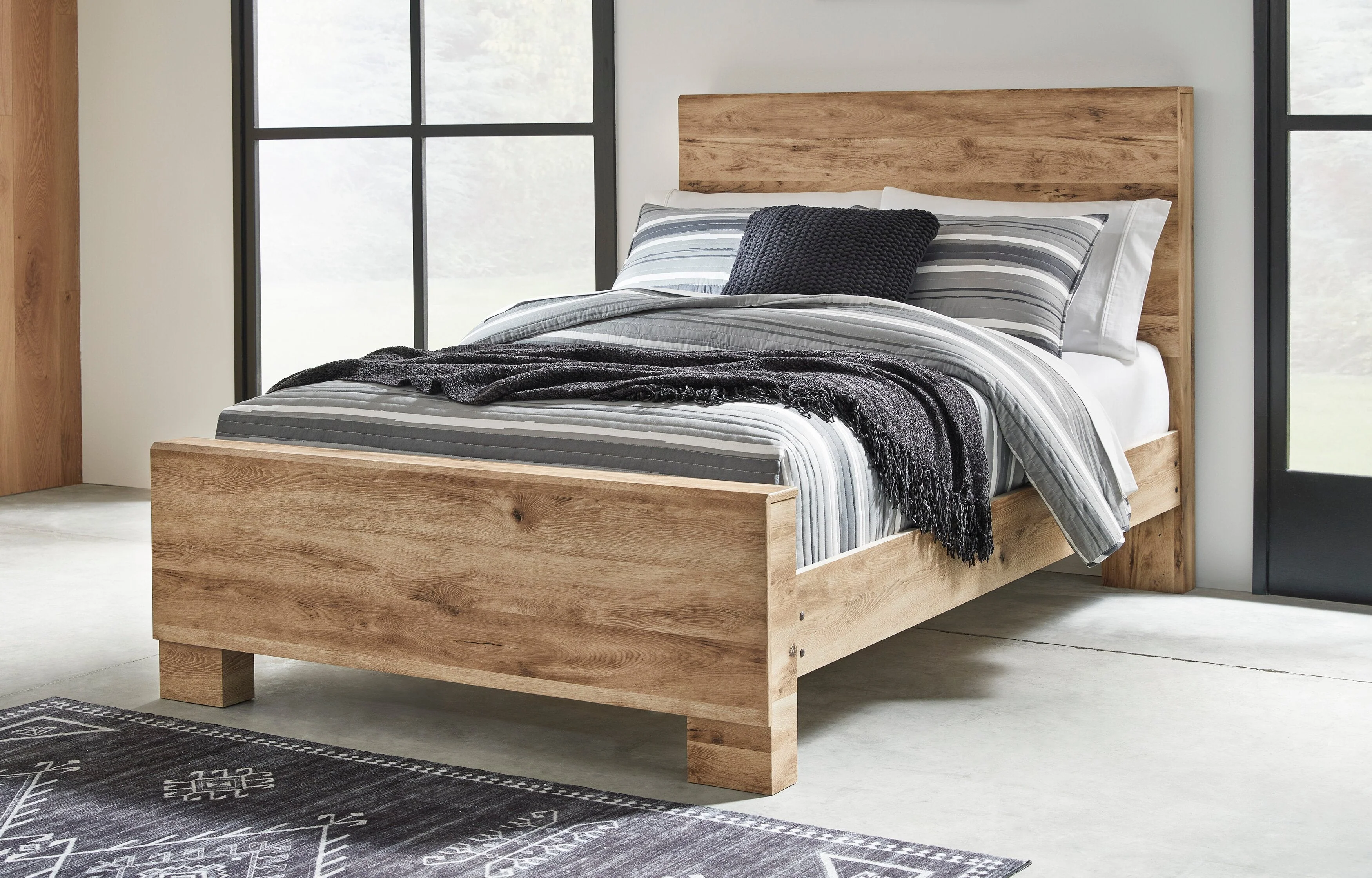 Henry Queen Bed - Light - Image 5