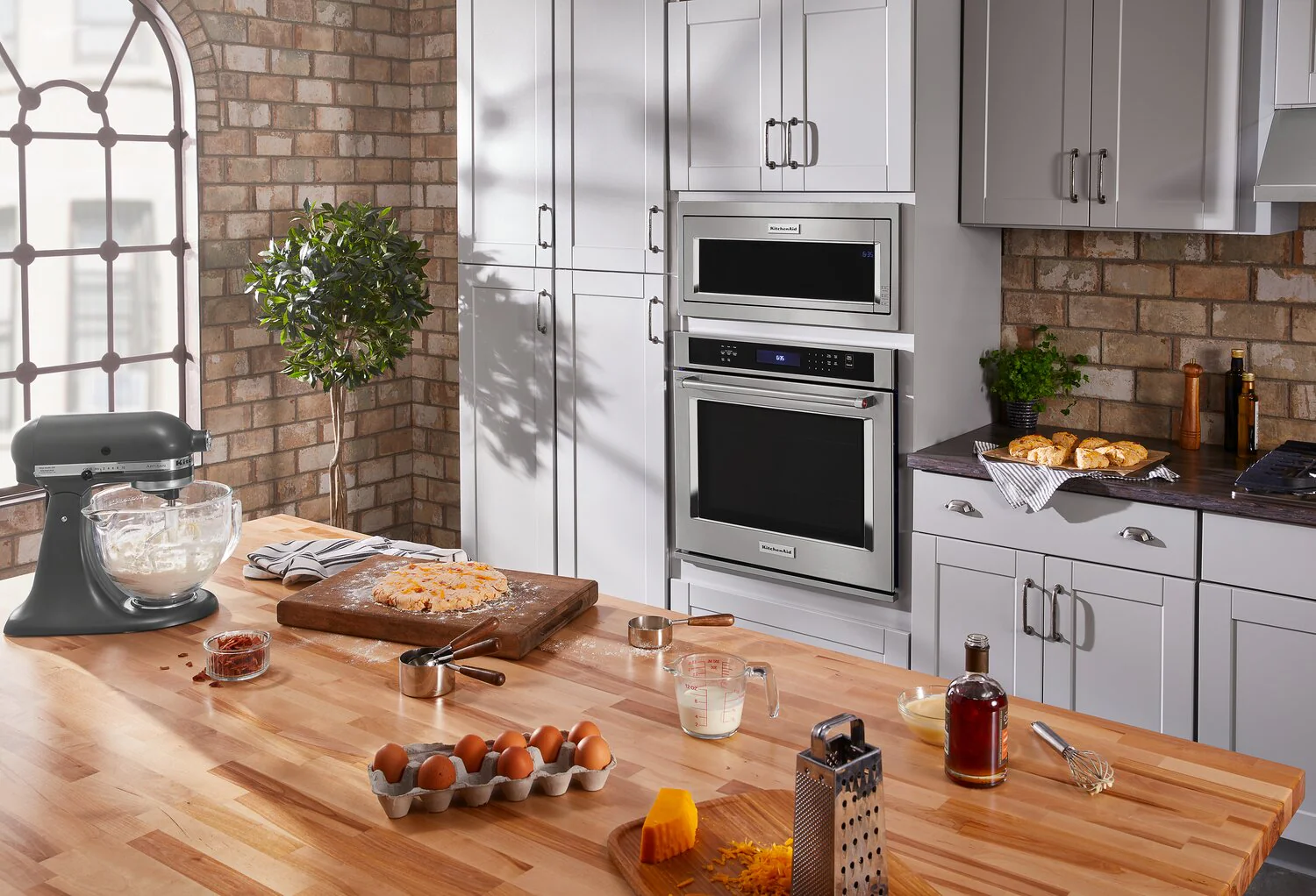 KitchenAid 1.1 Cu. Ft. Built-In Low Profile Microwave and Slim Trim Kit - YKMBT5011KS - Image 13